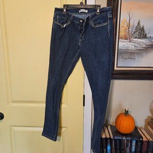 Levi 524s Low-rise Jeans